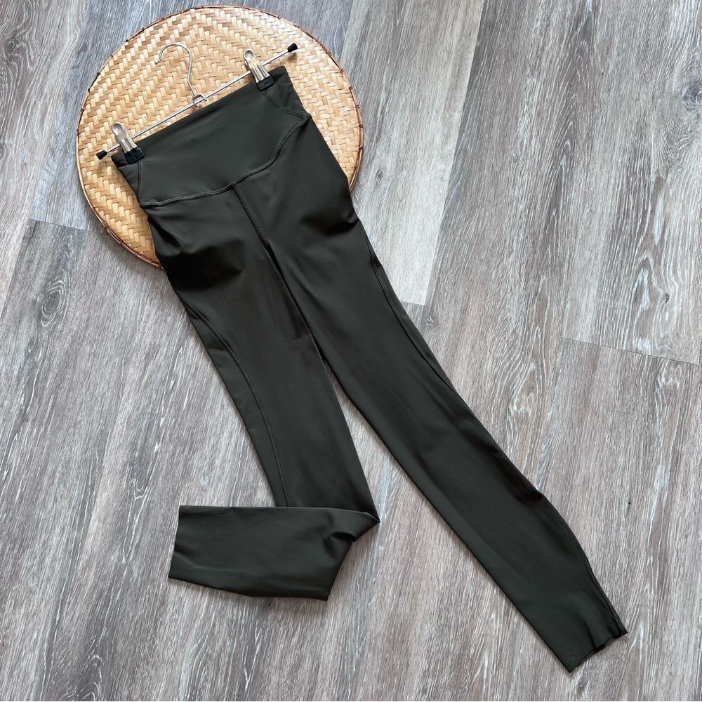 Lululemon base pace running leggings Olive green 25” women’s size 0